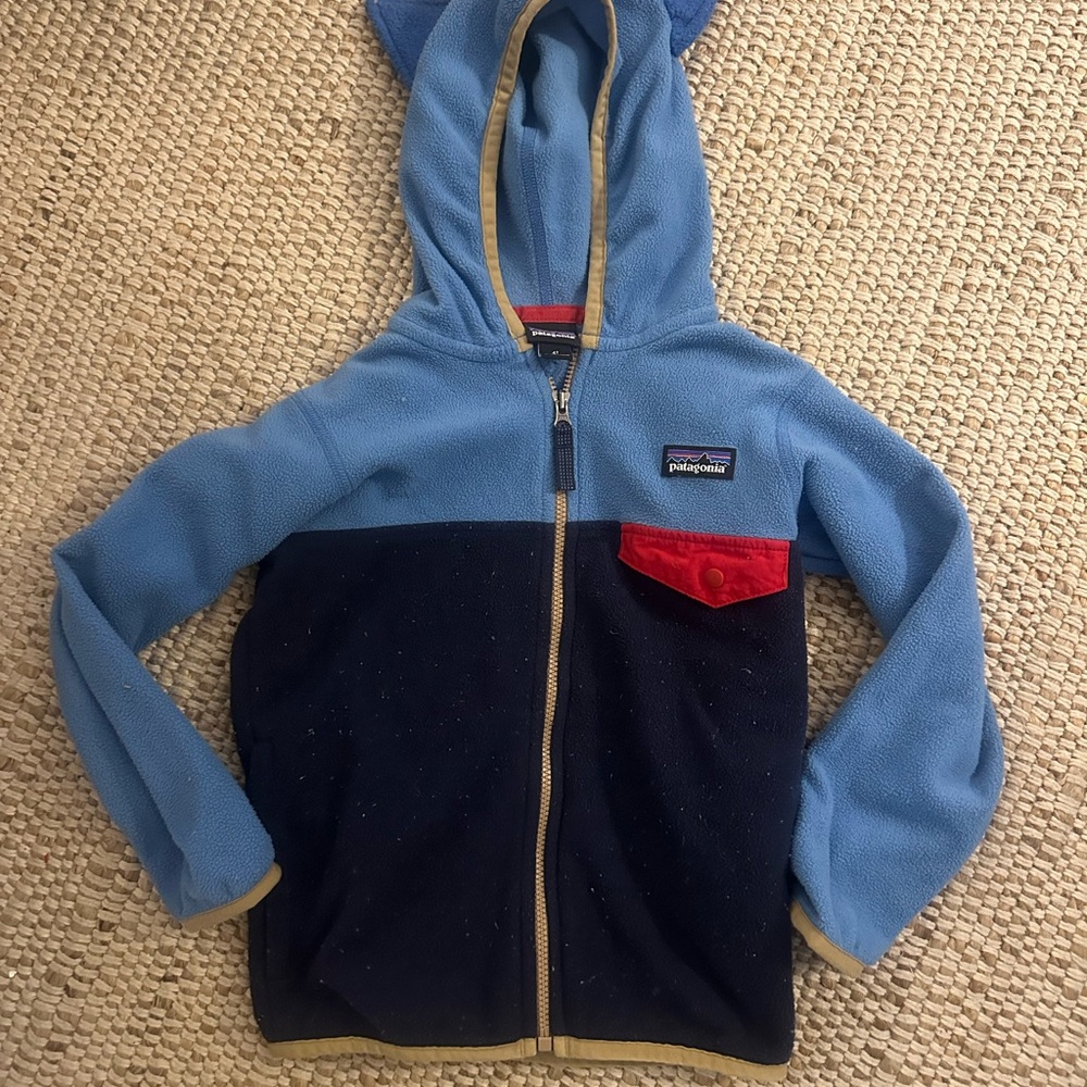 Patagonia Kids Light Blue & Navy Zip-Up Fleece Hoodie with Red Pocket